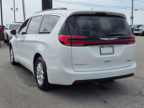 Used 2022 Chrysler Pacifica Touring-L image 5