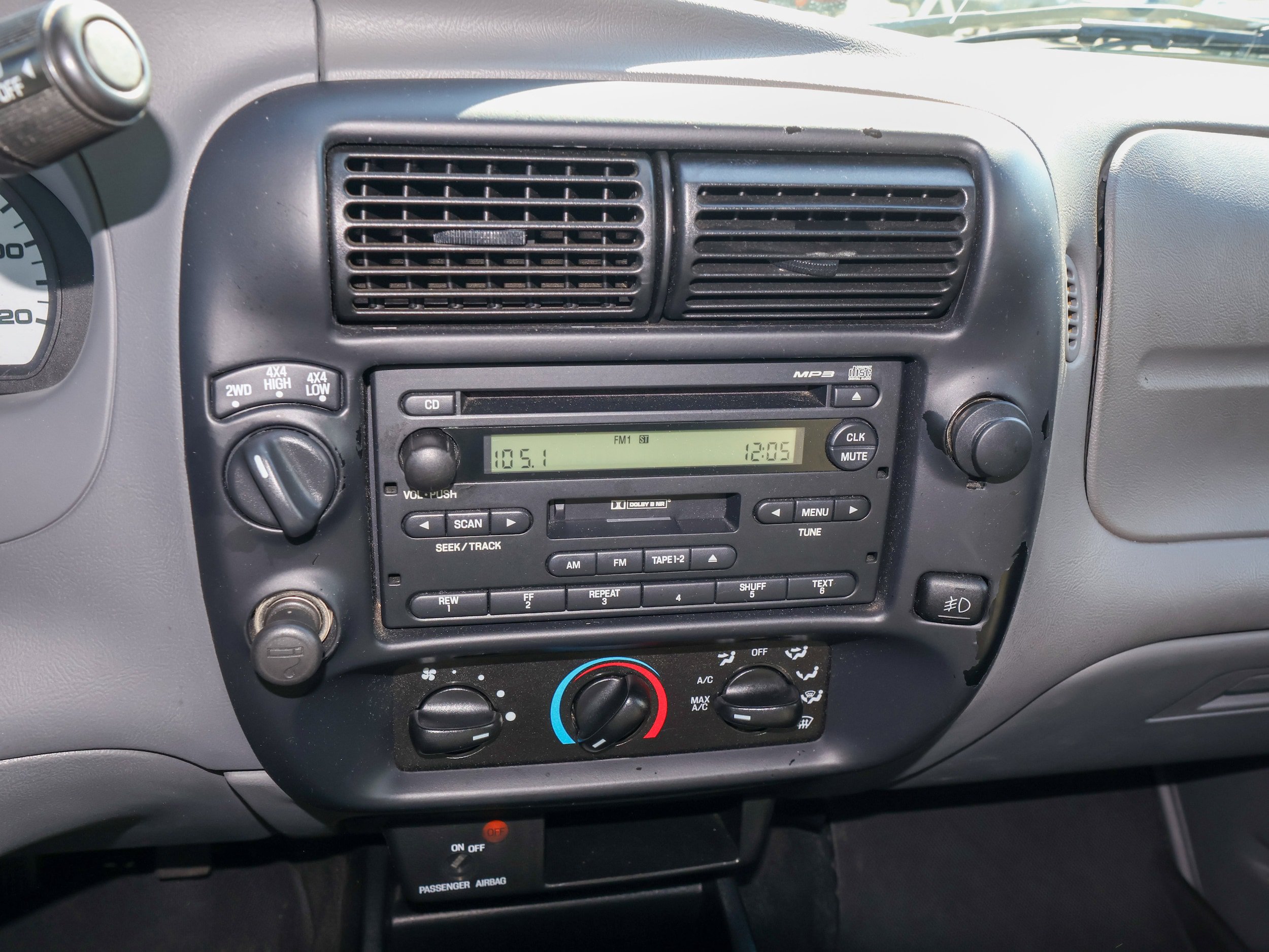 Used 2004 Ford Ranger XLT AWD/4WD image 17
