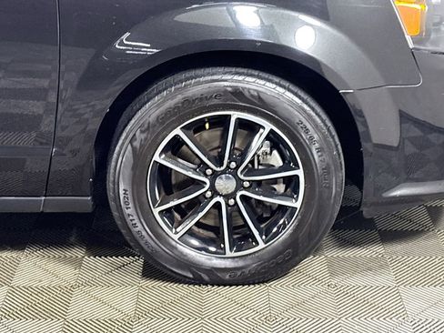 Used 2018 Dodge Grand Caravan GT image 22