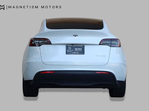 Used 2022 Tesla Model Y Long Range AWD/4WD image 8