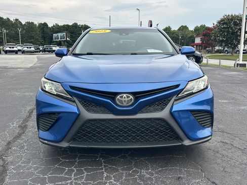 Used 2018 Toyota Camry SE FWD image 3