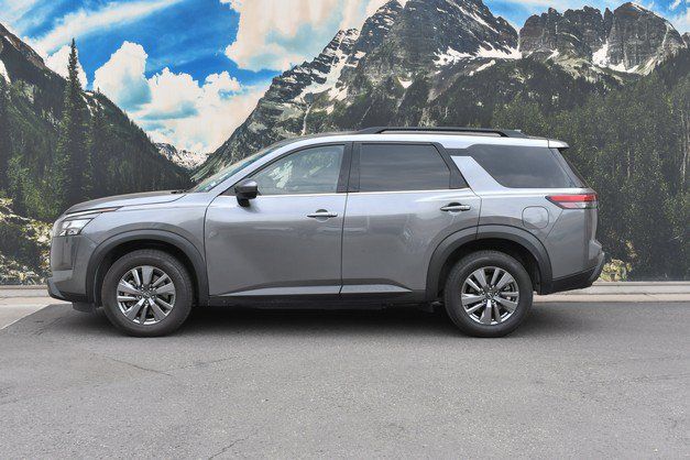 Used 2025 Nissan Pathfinder SV AWD/4WD image 7