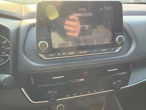 Used 2022 Nissan Rogue SV FWD image 14