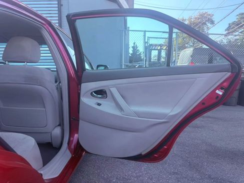 Used 2011 Toyota Camry LE image 14