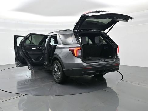 Used 2025 Ford Explorer ST-Line w/ ST-Line Street Pack image 42