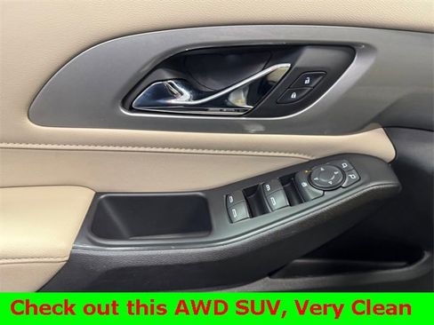 Used 2022 Chevrolet Traverse LT image 25