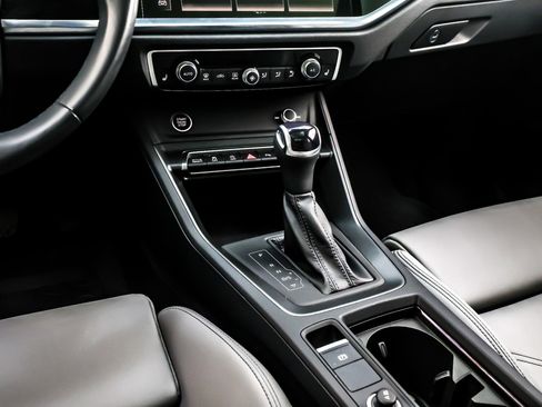 Used 2023 Audi Q3 2.0T Premium w/ Black Optic Sport Package image 7