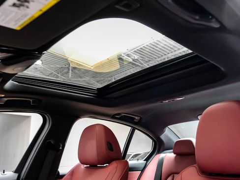 Used 2025 BMW 330i xDrive Sedan w/ Convenience Package image 5