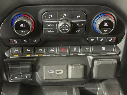 Used 2021 Chevrolet Silverado 1500 High Country w/ Technology Package image 16