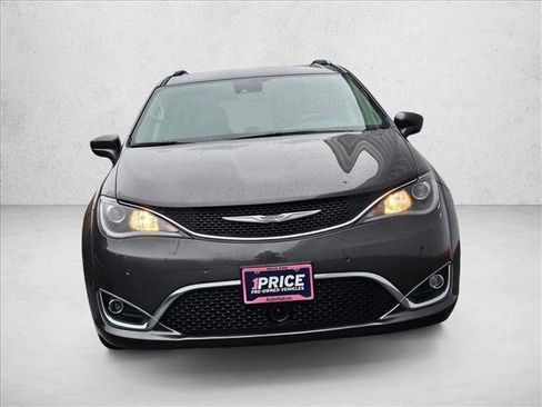 Used 2017 Chrysler Pacifica Touring-L Plus w/ Advanced Safetytec Group image 8