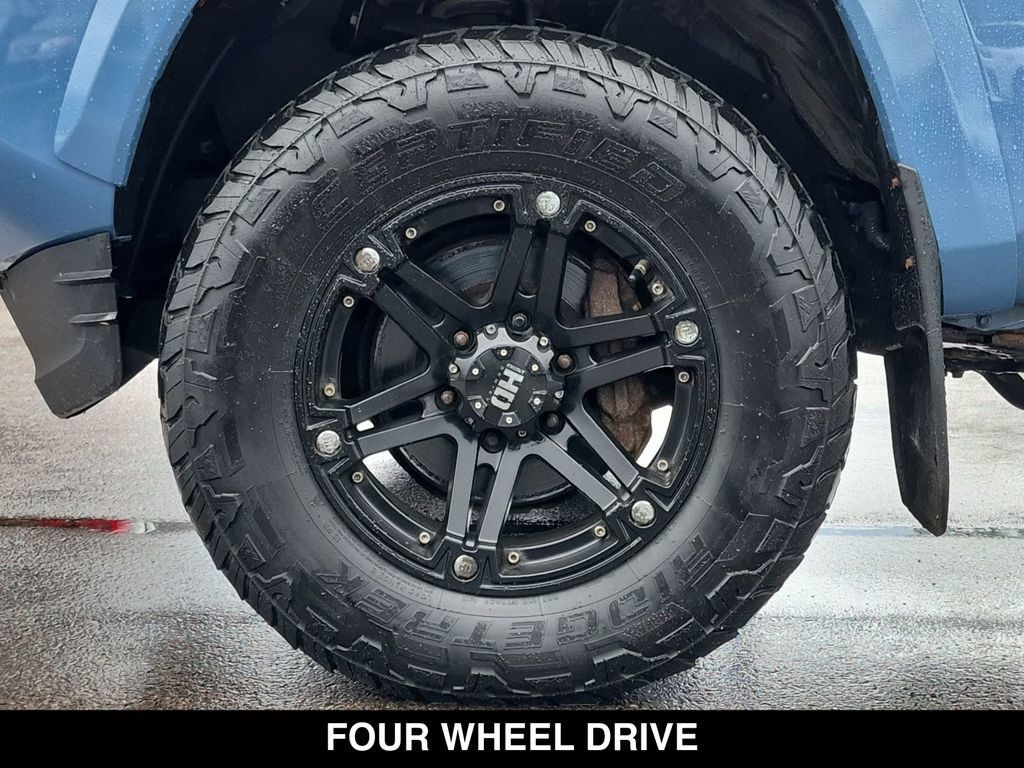 Used 2019 Toyota Tacoma TRD Sport AWD/4WD image 17