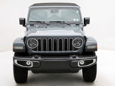 Used 2024 Jeep Wrangler Sahara w/ Technology Group image 5