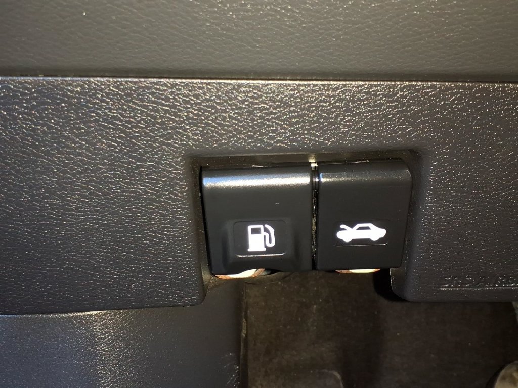 Certified 2025 Nissan Versa SR w/ Trunk Package FWD image 30
