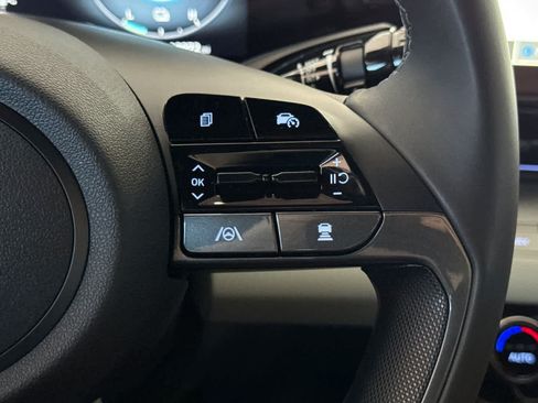 Used 2025 Hyundai Elantra Limited FWD image 26