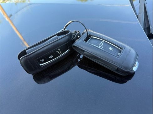Used 2018 Porsche Panamera 4 AWD/4WD image 49