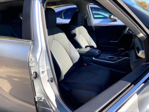 Used 2023 Toyota Highlander LE image 9