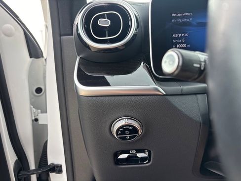 Used 2024 Mercedes-Benz GLC 300 image 19