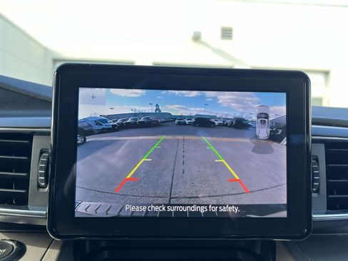 Used 2022 Ford Explorer XLT w/ Equipment Group 202A image 19