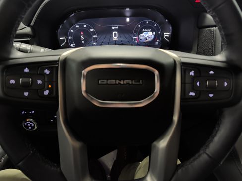 Used 2023 GMC Yukon Denali w/ Max Trailering Package AWD/4WD image 9