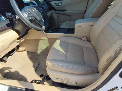Used 2017 Toyota Camry XLE FWD image 9