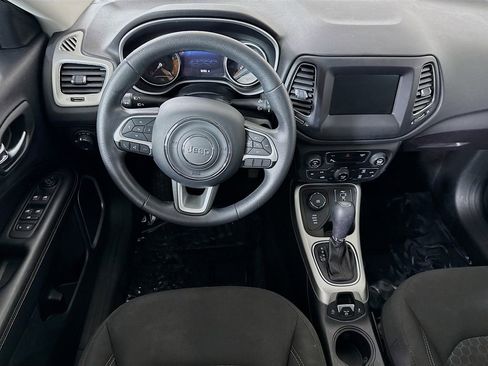 Used 2019 Jeep Compass Sport w/ Tech Group AWD/4WD image 3