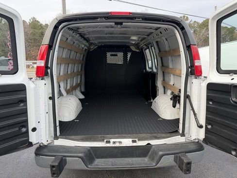 Used 2024 GMC Savana 2500 w/ Driver Convenience Package image 8