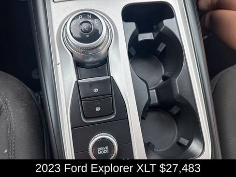 Used 2023 Ford Explorer XLT AWD/4WD image 21