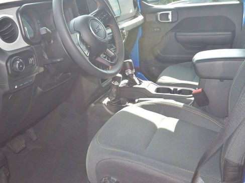 Used 2024 Jeep Wrangler Unlimited w/ Convenience Group AWD/4WD image 4