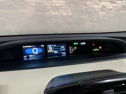Used 2022 Toyota Prius XLE image 16