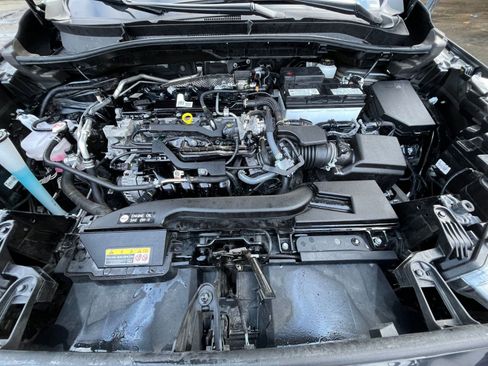 Used 2025 Toyota Corolla Cross LE image 32