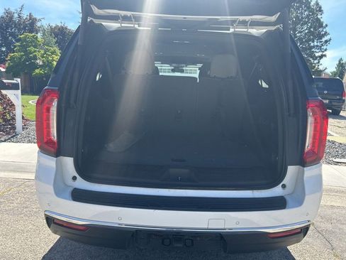 Used 2023 GMC Yukon XL SLT w/ SLT Luxury Package AWD/4WD image 13