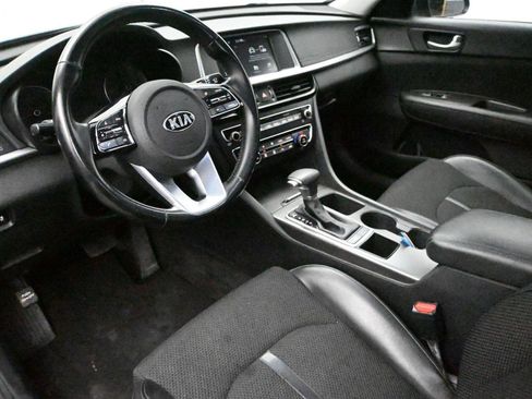 Used 2019 Kia Optima S image 2