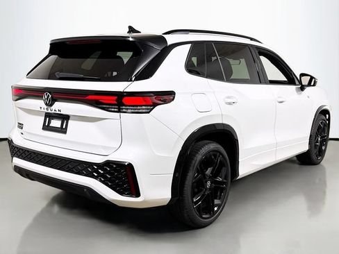 Used 2026 Volkswagen Tiguan SE R-Line FWD image 4