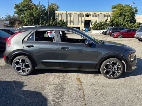 Used 2023 Kia Niro EX Touring image 8