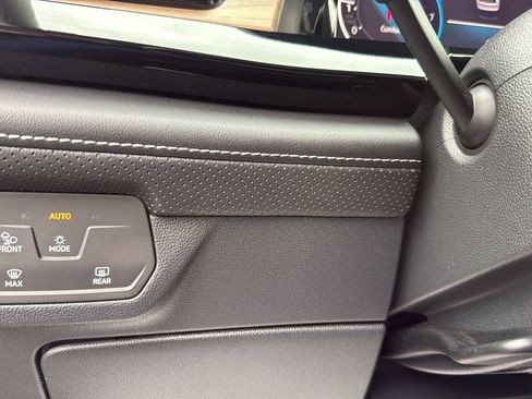 Used 2024 Volkswagen Atlas SE image 14