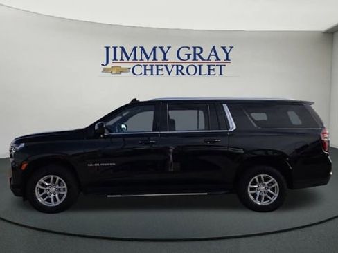 Used 2023 Chevrolet Suburban LT RWD image 2