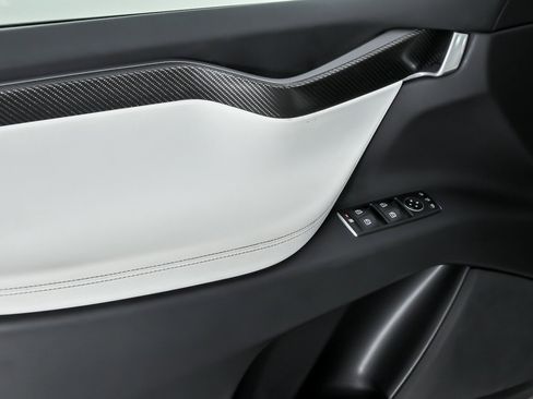 Used 2018 Tesla Model X 75D image 18