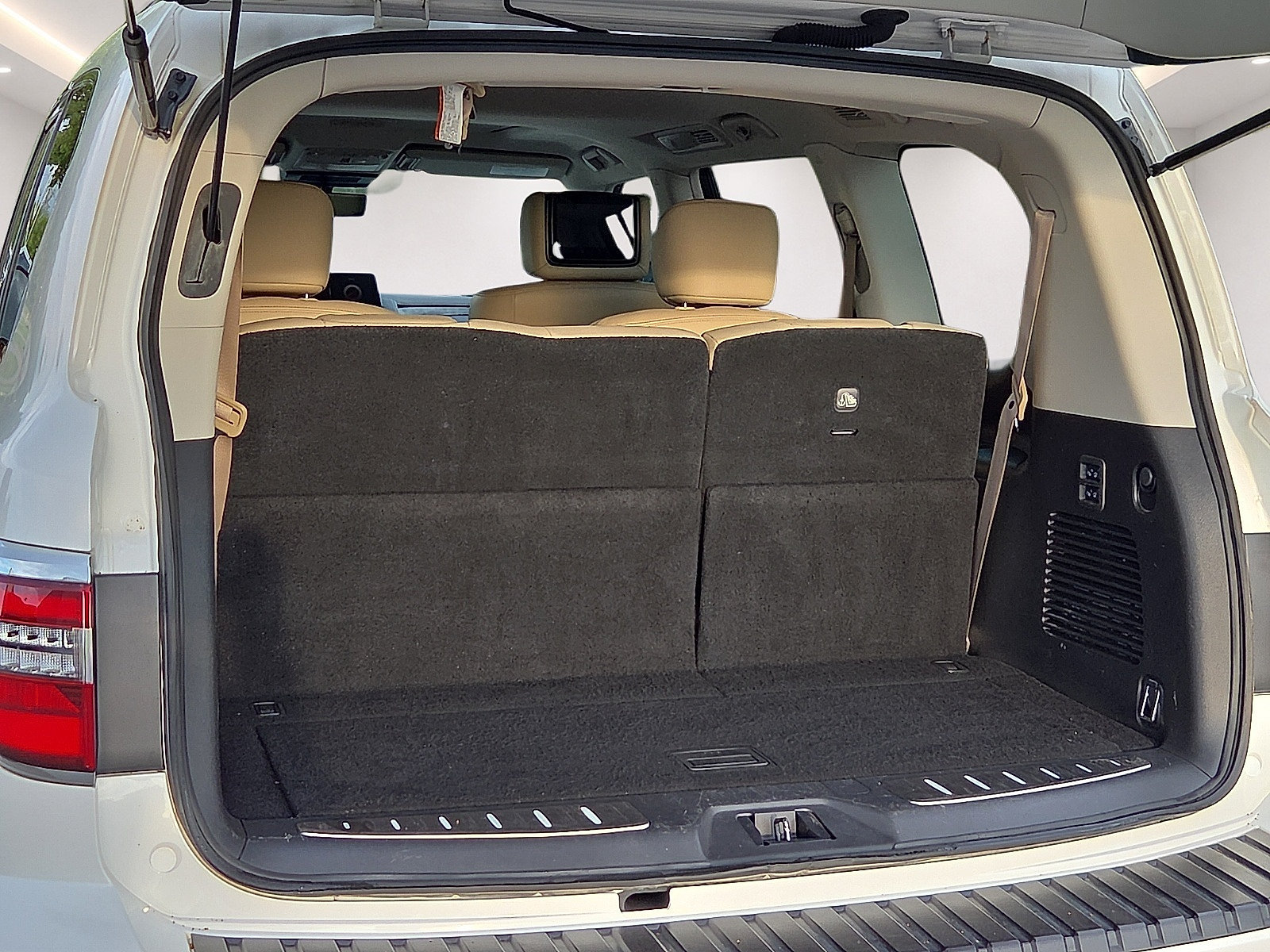 Used 2022 Nissan Armada Platinum w/ Captain's Chairs Package AWD/4WD image 8