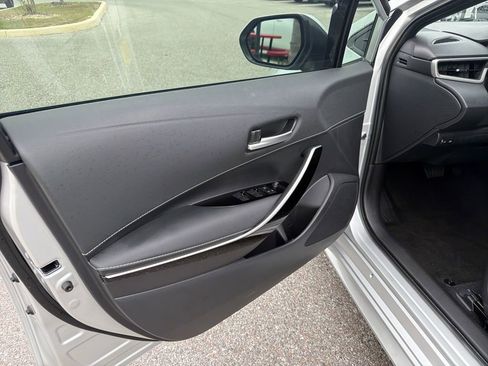 Used 2025 Toyota Corolla XSE FWD image 13