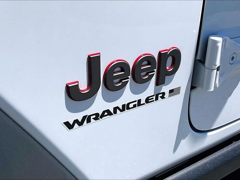 Used 2026 Jeep Wrangler Unlimited Rubicon AWD/4WD image 31