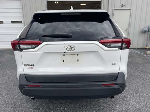 Used 2021 Toyota RAV4 LE FWD image 11