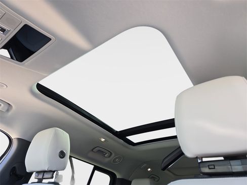 New 2025 Land Rover Defender 130 X-Dynamic SE image 31