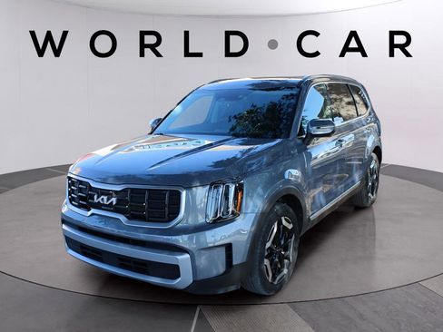 Used 2025 Kia Telluride S image 3