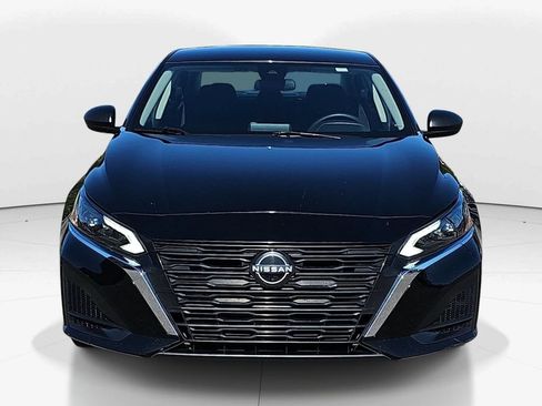 Used 2024 Nissan Altima 2.5 SV FWD image 12