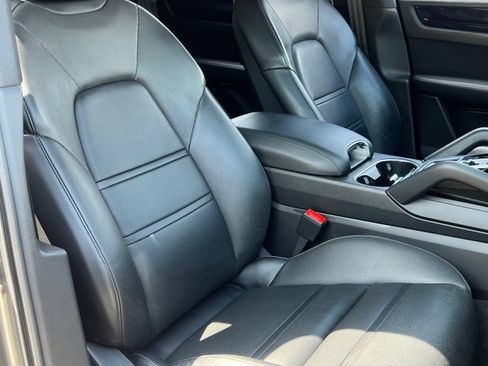 Certified 2020 Porsche Cayenne E-Hybrid AWD/4WD image 17
