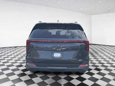 Used 2025 Kia Carnival SX w/ SX Dark Edition Package FWD image 5