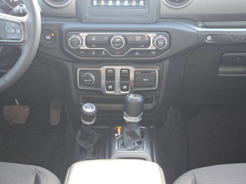 Used 2023 Jeep Wrangler Sport AWD/4WD image 17