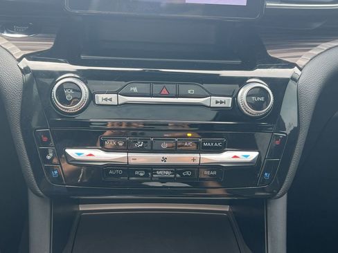 Used 2022 Ford Explorer Limited w/ Equipment Group 301A image 6