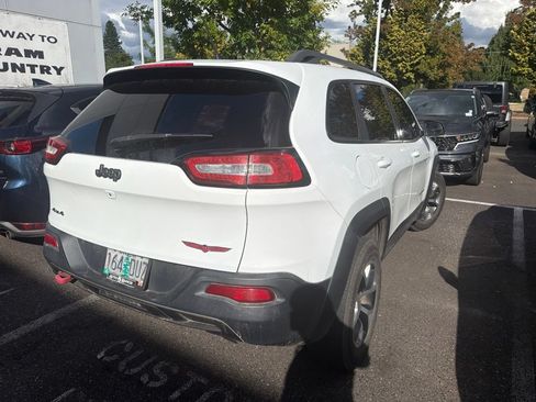 Used 2015 Jeep Cherokee Trailhawk w/ Comfort/Convenience Group AWD/4WD image 4