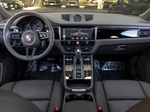Certified 2026 Porsche Macan AWD/4WD image 42